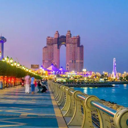 Corniche Street - For Males "Peaceful Bed Space" Abu Dhabi Exterior foto