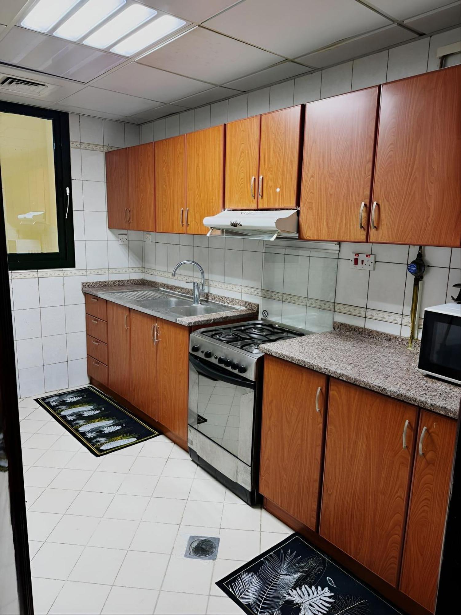 Corniche Street - For Males "Peaceful Bed Space" Abu Dhabi Exterior foto