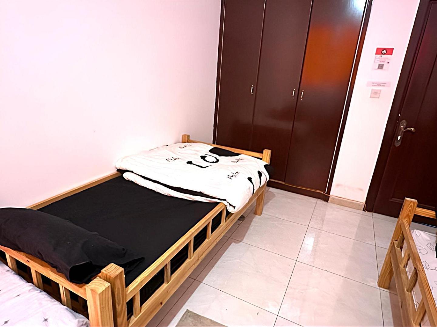 Corniche Street - For Males "Peaceful Bed Space" Abu Dhabi Exterior foto