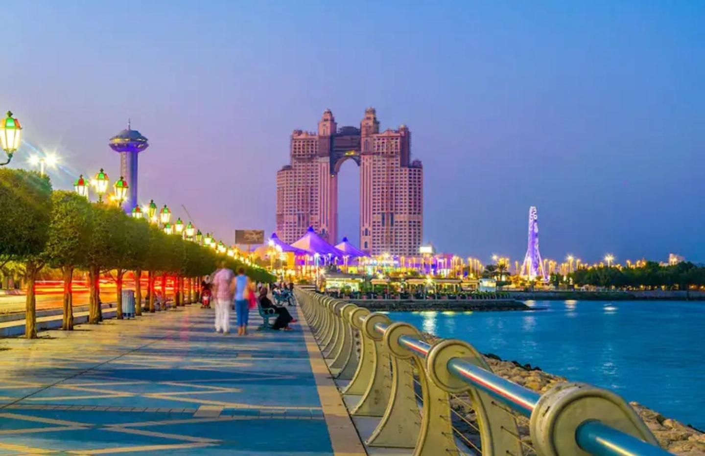 Corniche Street - For Males "Peaceful Bed Space" Abu Dhabi Exterior foto