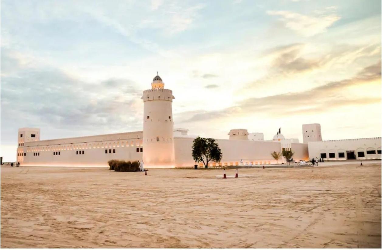 Corniche Street - For Males "Peaceful Bed Space" Abu Dhabi Exterior foto