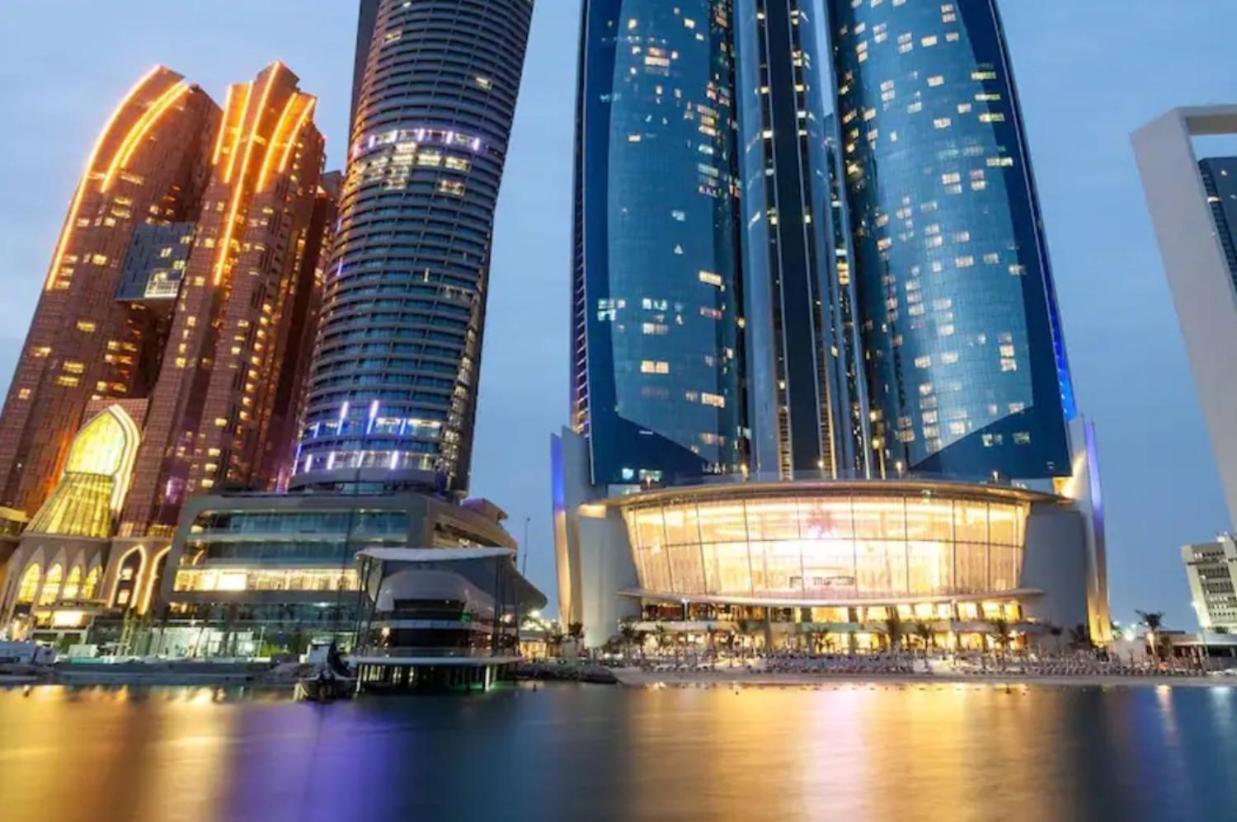 Corniche Street - For Males "Peaceful Bed Space" Abu Dhabi Exterior foto