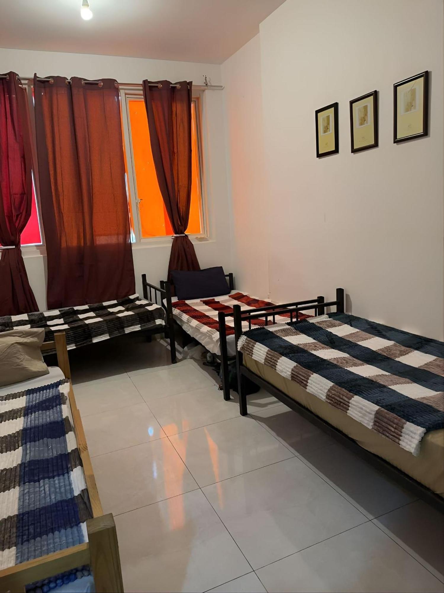 Corniche Street - For Males "Peaceful Bed Space" Abu Dhabi Exterior foto