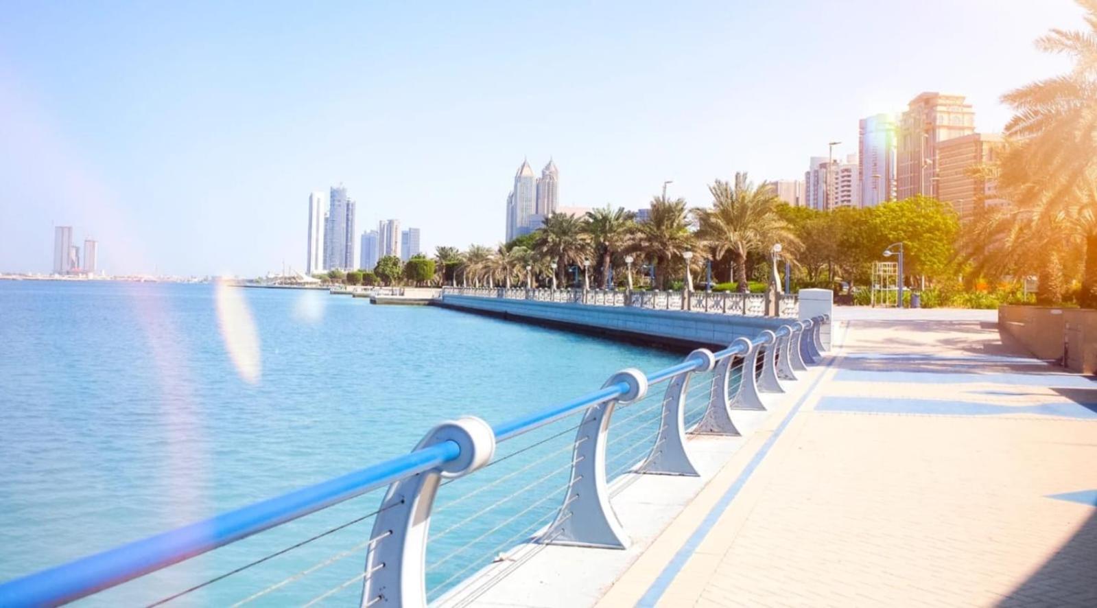 Corniche Street - For Males "Peaceful Bed Space" Abu Dhabi Exterior foto
